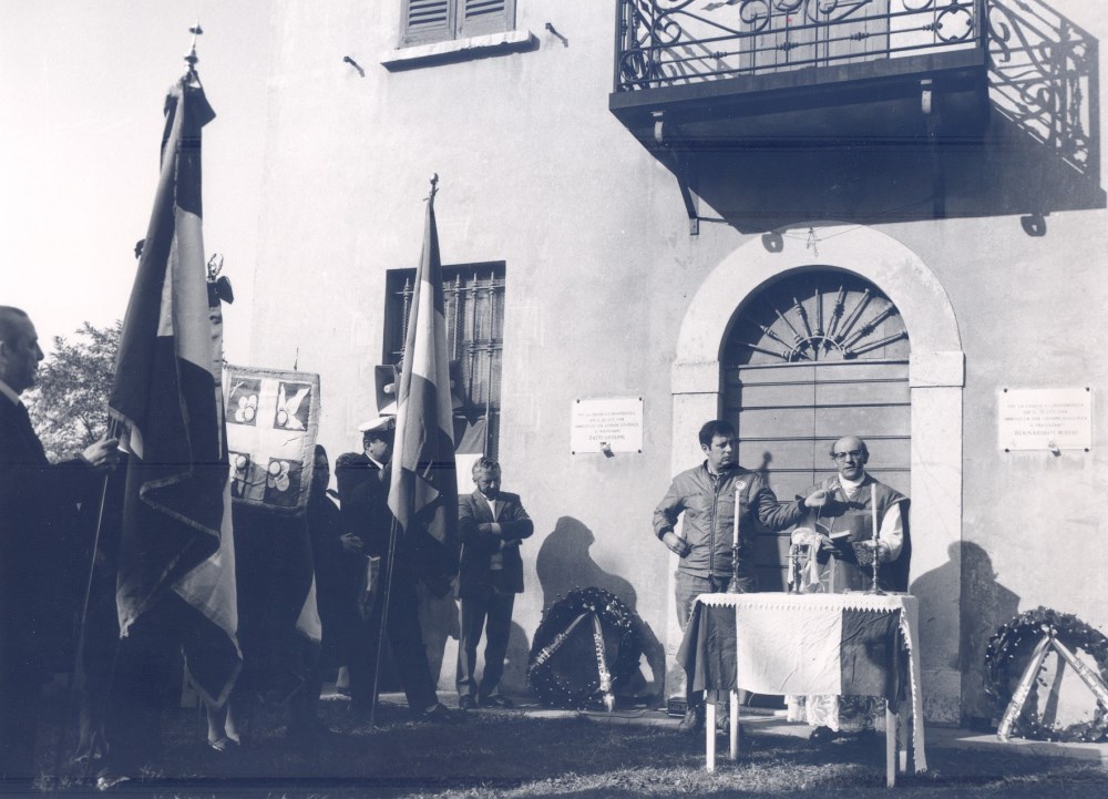 Commemorazione a Sella dell'Oca, anno 1970: don Potieri e L. Gigola.