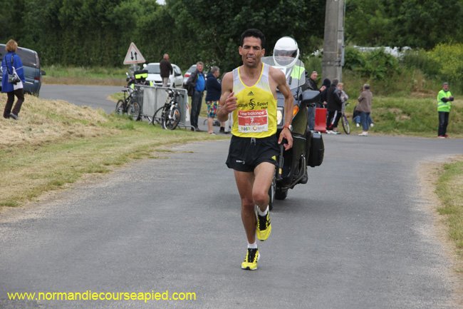Khalid En Guady durante la maratona di Caen (giugno 2013 - Francia) dove si è classificato 3^