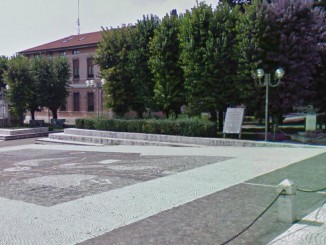 Piazza V. Veneto stele Costituzione