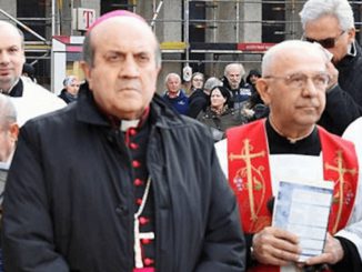 don Giuseppe Gilberti (a destra)